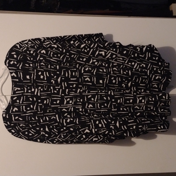NWT Alfani black exotic print blouse/tunic - Picture 3 of 4